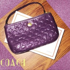 ✨HP✨ COACH Peyton Embossed Patent Leather Wristlet
